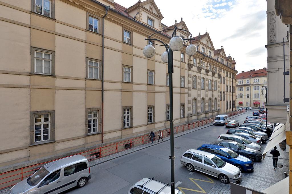 Stunning Charles Bridge Apartment Prague Exterior photo